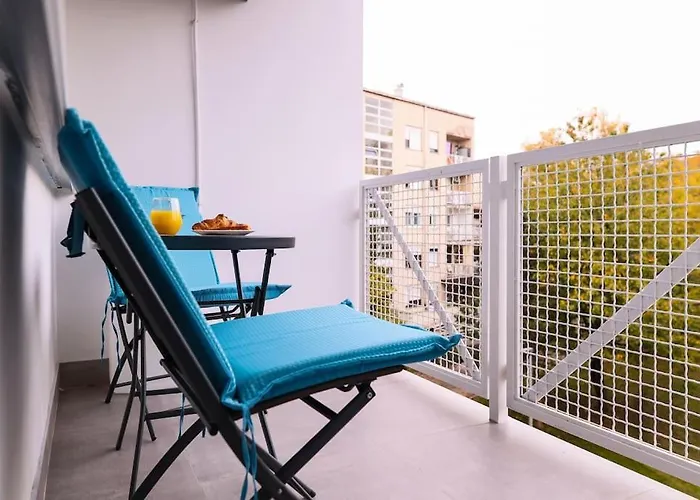Modern White Oasis, 1Bdr Apt