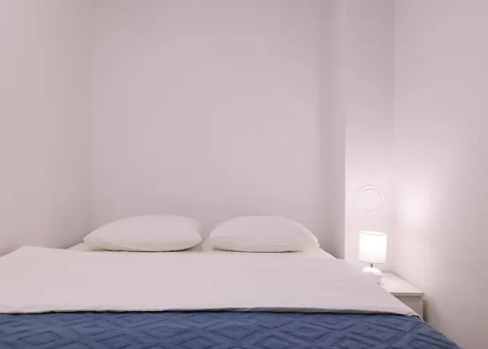 Modern White Oasis, 1Bdr Apt