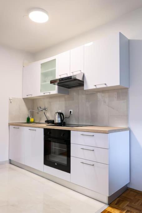 Apartment Modern White Oasis, 1bdr *