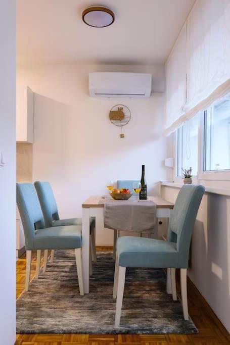 Modern White Oasis, 1bdr Apartment *