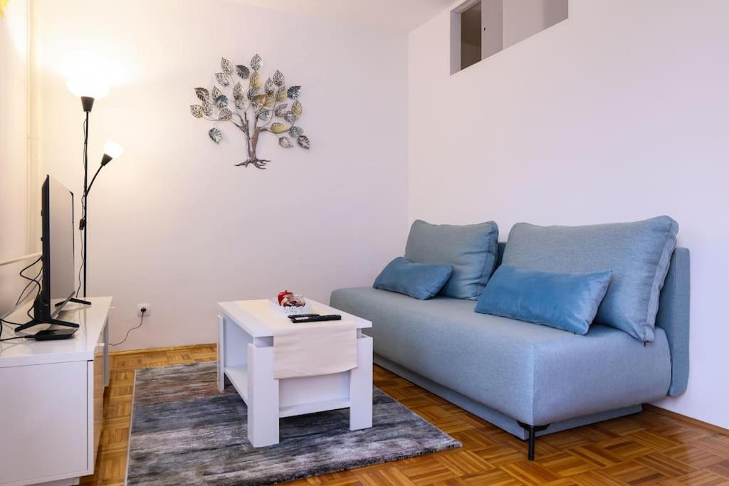 Modern White Oasis, 1bdr Zagreb